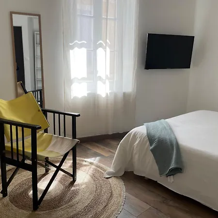 Appartement Charmante Maison De Avec Cour Exterieure Arles